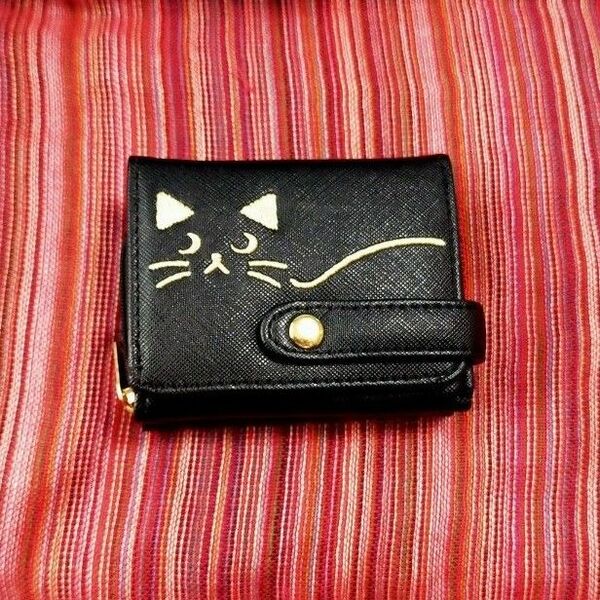 【未使用】ネコ柄三つ折り財布 