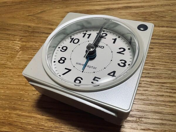 【新品未使用】CASIO 電波時計 ホワイト カシオ TQ-750J-7JF 置時計 目覚まし時計 アナログ 角型 秒針停止機能