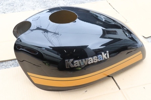 ゼファー400　Ｚ2タイプタンクカバー　ブラック/ゴールドライン　Kawasakiエンブレム付き