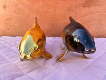 金工師 遊 鯉 伝統美術　床置　ゴウジャス　インテリア　魚置物　縁起物　黄金鯉　オブジェ　鉄製_画像2