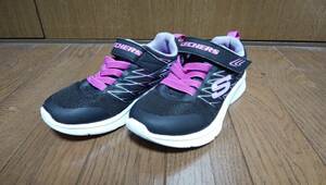 SKECHERS スニーカー（黒）サイズ：17cm