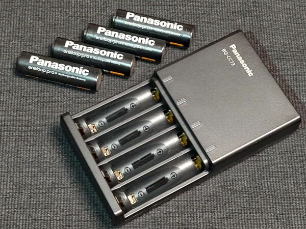 ■ Panasonic　急速充電器　■ Panasonic 単3形　充電式ニッケル水素電池　enelooppro