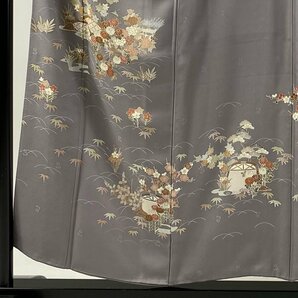 付下げ 身丈155cm 裄丈63.5cm S 袷 草花 光悦垣 金糸 金彩 灰紫 正絹 秀品 【中古】の画像2