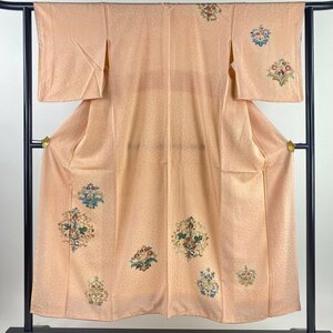 付下げ 身丈151cm 裄丈63.5cm S 袷 草花 地紋 金糸 サーモンピンク 正絹 秀品 【中古】