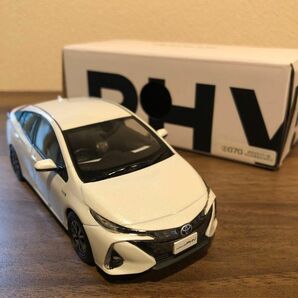 トヨタ プリウス　PHV　ミニカー　カラーサンプル 白　ホワイト パールクリスタルシャイン　070 TOYOTA　PRIUS