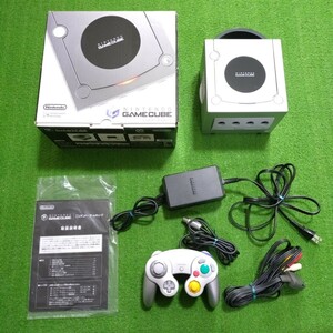 GAMECUBE ゲームキューブ シルバー 本体 通電確認済み コントローラー 電源アダプター AVケーブル 箱説 DOL-101 ゲーム機器 箱 説明書