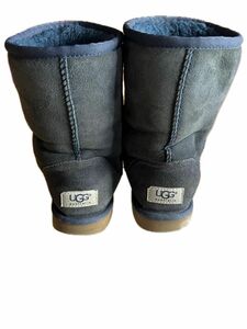 UGG short ネイビー　23センチ