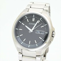 美品 CITIZEN/ATTESSA●チタン/TITANIUM ソーラー電波時計 デイデイト時刻正確 H100-T018858 黒ブラック メンズ 腕時計 アテッサ純正ベルト_画像3