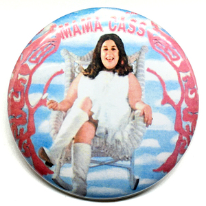 デカ缶バッジ 58mm Mama Cass Elliot ママキャス PAPAS & MAMAS パパス ママス 夢のカリフォルニア