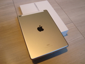 〔美品〕１円～【Apple 第6世代 iPad [Wi-Fi+Cellular] セルラー 32GB (新品 液晶保護フィルム付）】　箱、アダプタ等付き