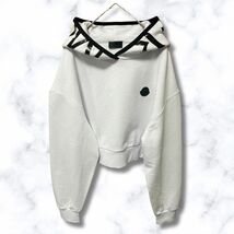 未使用☆MONCLER Cropped sweatshirt Ladys Hoodie パーカー Mサイズ ホワイト色 白色 女性人気モデル_画像2