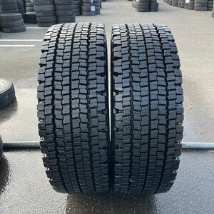 295/70R22.5 BRIDGESTONE, W970　deep tread中古　イボincluded　 very cheap美品　2本set：30000円