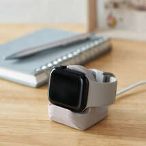 Apple Watch用シリコンスタンド 純正Apple Watch磁気充電ケーブルを装着することで、Apple Watchの設置と充電ができる: AW-DSCHSGY_画像4
