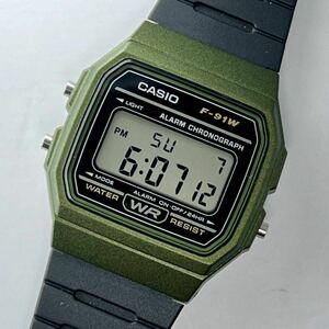 新品 CASIO F-91W グリーン クォーツクロノグラフ