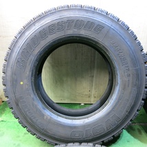 *送料無料* バリ溝！22年！9分★トラック タイヤ 225/80R17.5 123/122L スタッドレス ブリヂストン W910 17.5インチ★4020204クスタ_画像3