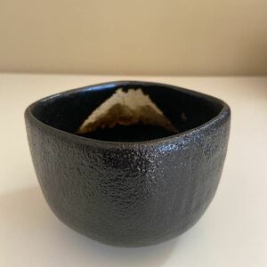 a981) 富士山図　黒楽　抹茶茶碗　松楽作　箱無し