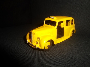 Dinky Austin Taxi （６０年代絶版品）ディンキー　オースチン・タクシー　リペイント品.