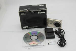 【美品 返品保証】 【元箱付き】サンヨー SANYO DSC-X1250 3x バッテリー チャージャー付き コンパクトデジタルカメラ s6658