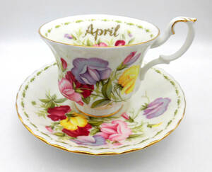 美品 ROYAL ALBERT Enchantment ロイヤルアルバート 金彩 SWEET PEA FLOWER OF THE MONTH 4月 スイートピー カップ＆ソーサー