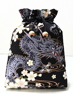 ヘラブナ万力入れ 巾着袋 小物入れ ハンドメイド 釣りリールケース リールカバー 御朱印帳袋 龍と桜 黒〜