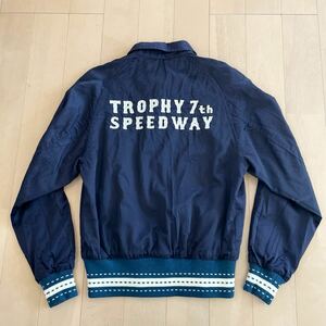 ★限定！美品！TROPHY CLOTHING 7周年記念 チームジャケット トロフィークロージング サテン ヴィンテージ チェーン刺繍 