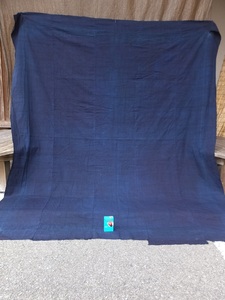 濃い色合いの中厚藍木綿古布・長5幅繋ぎ・208×182㌢・重690g・リメイク素材