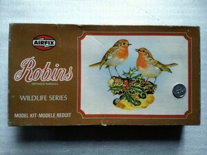  bird bird name Europe robin England made air fixing parts box dirty damage attrition crack discoloration plastic model Robin 1979 year 