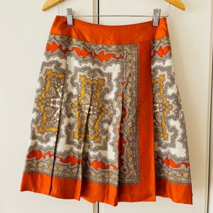 H6957cL made in Japan Area Free jiyuuk size 38 (M~L rank ) silk 100% knee height skirt scarf pattern pleated skirt orange series lady's silk 