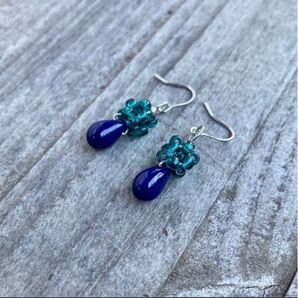 *大きめ*ビーズとチェコガラスピアスorイヤリング(ネイビーブルー)
