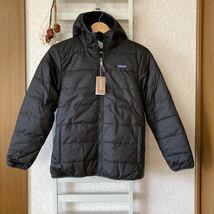 新品☆Patagonia パタゴニア Kids' Reversible Ready Freddy Hoody フード付きジャンパー XLサイズ 黒INBKフリースジャンパー キッズ160_画像1