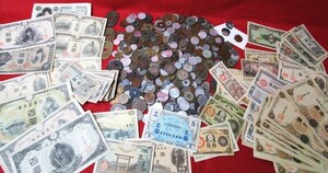 【7762a】★ 大量 古銭 約2㎏ おまとめ ★ 日本 硬貨 紙幣 円 玉 札 天保通宝 壹角 拾圓 百圓 50銭 10銭 5銭 貨幣 等 経年保管品 