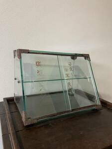 昭和レトロ　小ぶりガラス棚　ショーケース　ノベルティ什器
