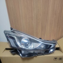 美品　プリウスα　ZVW40W　ZVW41W　後期　右ライト　LED　47-65　_画像1