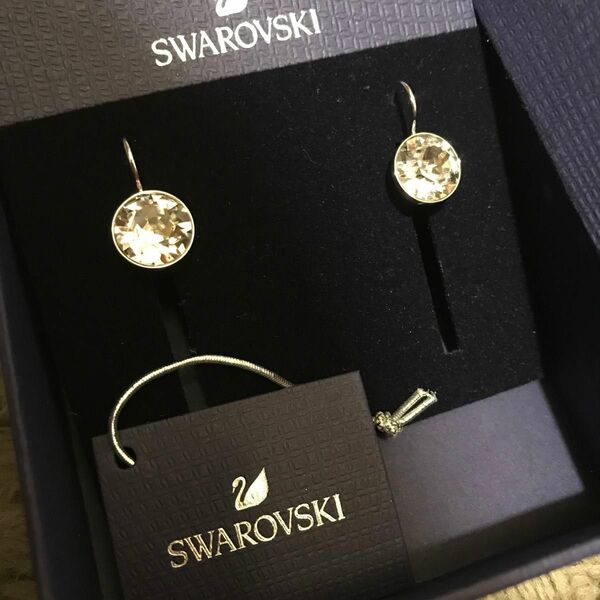 スワロフスキー SWAROVSKI ピアス ブランドアクセサリー