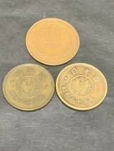 希少古銭！ 穴ナシ5円黄銅貨 昭和23年・ 24年 美品 ア405_画像6