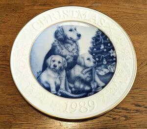 tam_009 希少！ 限定品 大倉陶園 クリスマスプレート 白磁 OKURA CHINA CHRISTMAS PLATE お箱入り 20cm 家族 FAMILY ★ 1989年 犬 DOG イヌ