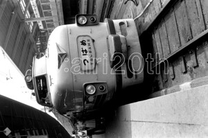 R0012-2【古い 鉄道 白黒 モノクロネガ】35mm 6コマ◇昭和41～42年 特急つばめ 急行宮島 ※写真 ネガ フィルム 電車 駅