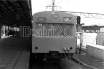 R0011-3【古い 鉄道 白黒 モノクロネガ】35mm 6コマ◇昭和40年代・昭和50年代 快速 中野-木更津 中野-成田 ※写真 ネガ フィルム 電車 駅_画像3