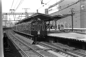 R0019-4【古い 鉄道 白黒 モノクロネガ】35mm 6コマ◇昭和41年 EF58 磯子行き(根岸線?) ※写真 ネガ フィルム 電車 駅