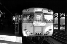 R0021-4【古い 鉄道 白黒 モノクロネガ】35mm 6コマ◇昭和39年 新宿駅 急行フラワー号 急行穂高 ※鉄道 駅 電車 汽車 蒸気機関車_画像3