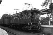 R0021-7【古い 鉄道 白黒 モノクロネガ】35mm 6コマ◇昭和42年 国鉄80系? 60系? ED19 ※鉄道 駅 電車 汽車 蒸気機関車_画像2