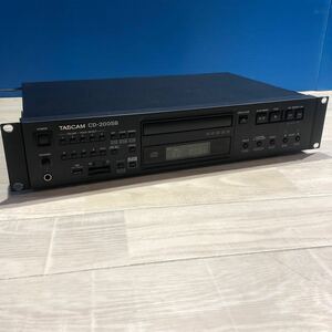 TASCAM タスカム CD-200SB CD USB SDプレーヤー 業務用 CDプレーヤー オーディオ 音響機材 通電OK 試聴OK 現状品