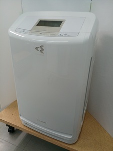 DAIKIN ダイキン 除加湿空気清浄機 クリアフォースZ MCZ70T-W タンク容量 3L 2017年製【中古品】 ○YR-51528○