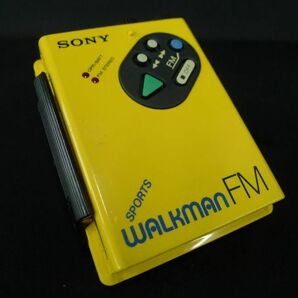 N457 通電確認済 SONY Walkman Sports FM WM-F5 ソニーウォークマン ラジオカセットプレイヤー ポータブルカセットテープ再生機/60の画像1