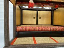 GM2KJ④ 古い雛道具　桑御殿　(大型) 内裏雛　雛祭り　日本人形 着物 アンティーク_画像2