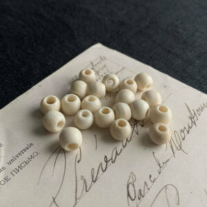 フランス パリ 19世紀後期 骨 ボーン 20個 ビーズ 数珠 玉 φ7mm ボタン ジャケット モノグラム 手芸 刺繍 裁縫 アンティーク 1