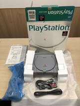 激レア品！ 未使用！ プレイステーション 型式SCPH-5500 Play Station 未使用品! 箱付き 取扱説明書未開封　レトロ ゲーム機　PS1_画像1