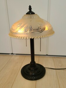 アンティーク テーブルランプ 卓上ランプ 照明 made in china 花柄 ガラスシェード ナイトスタンド 昭和レトロ 高さ50cm 幅30cm 重さ3kg 