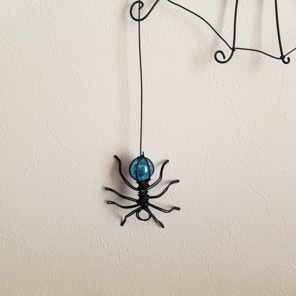 ハロウィン 飾り 【 クモの飾り】 ワイヤーアート 壁飾り くも 置物 雑貨 ワイヤークラフト ウォールデコ かわいい