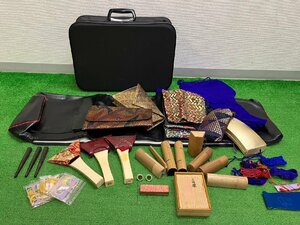 【中古品】『2-078』三味線 象牙風 撥 ばち バチ 駒 弦 糸巻き 仮継 収納箱 和楽器 弦楽器 小物 小道具 アクセサリー まとめ